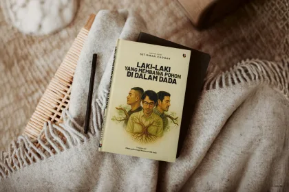 Novel Laki-laki yang Membawa Pohon di Dalam Dada karya Setiawan Chogah